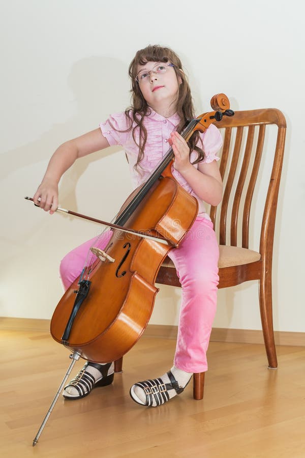 Maglietta Non Sottovalutare Una Ragazza Con Violoncello - Cotone E Poliestere