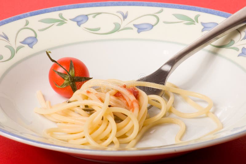 Prato do espaguete com tomate - massa foto de stock Prato do espaguete com tomate - massa foto de stock