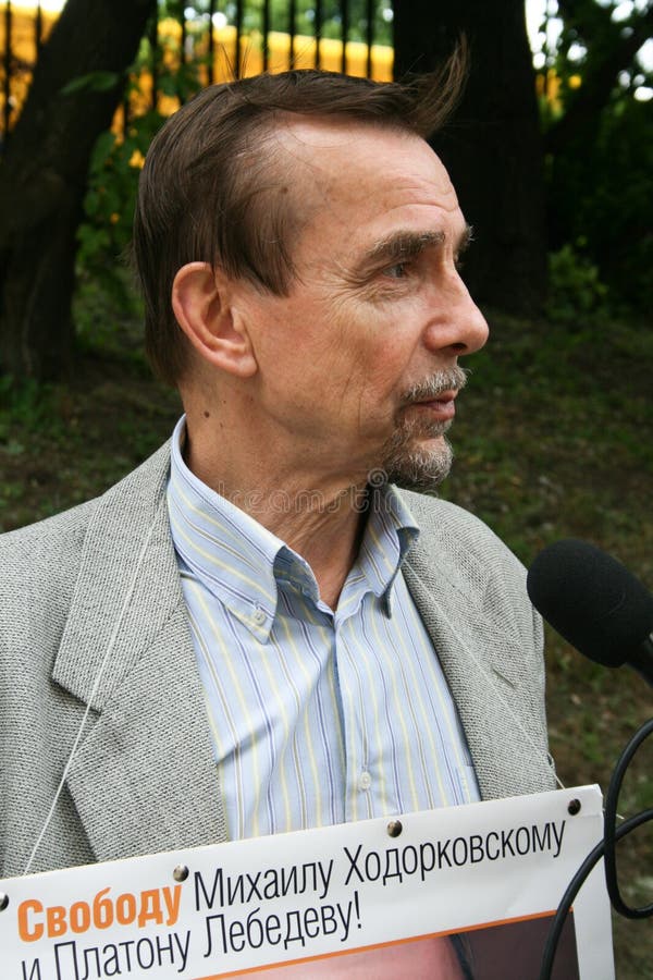 Download Prawa Człowieka Aktywisty Lew Ponomarev Protestować W Poparciu Dla Khodorkovsky Zdjęcie Editorial - Obraz złożonej z moscow, russia: 57669331