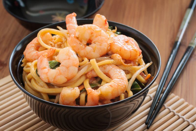chow mein with bean sprouts chow mein with bean sprouts