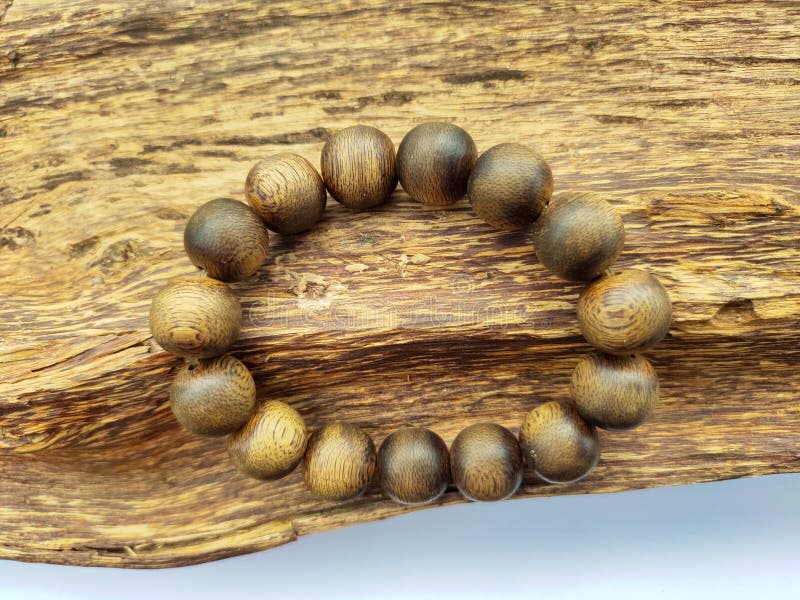 Hebes Agarwood Bracelet HC2344 - Hebes by Chloe