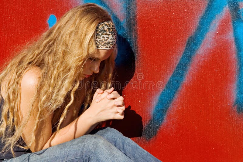 Praying adolescente fotografia de stock