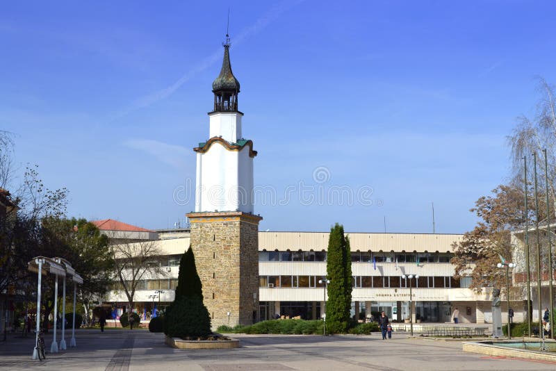 Praça da cidade de Botevgrad, Bulgária imagens de stock Praça da cidade de Botevgrad, Bulgária imagens de stock