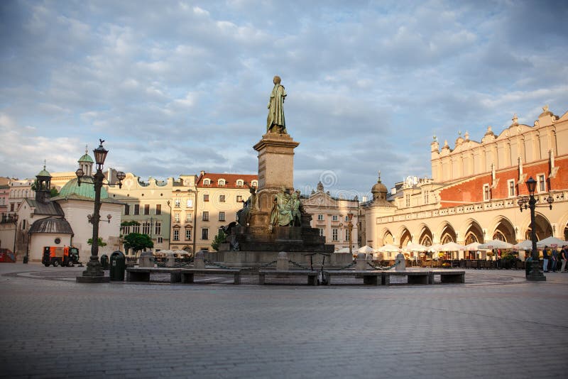 Praça da cidade velha, mercado, Krakow 12 de junho de 2016 foto de stock Praça da cidade velha, mercado, Krakow 12 de junho de 2016 foto de stock