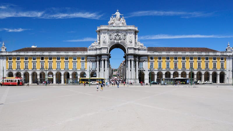 Praça font Comércio - grand dos de commerce à Lisbonne