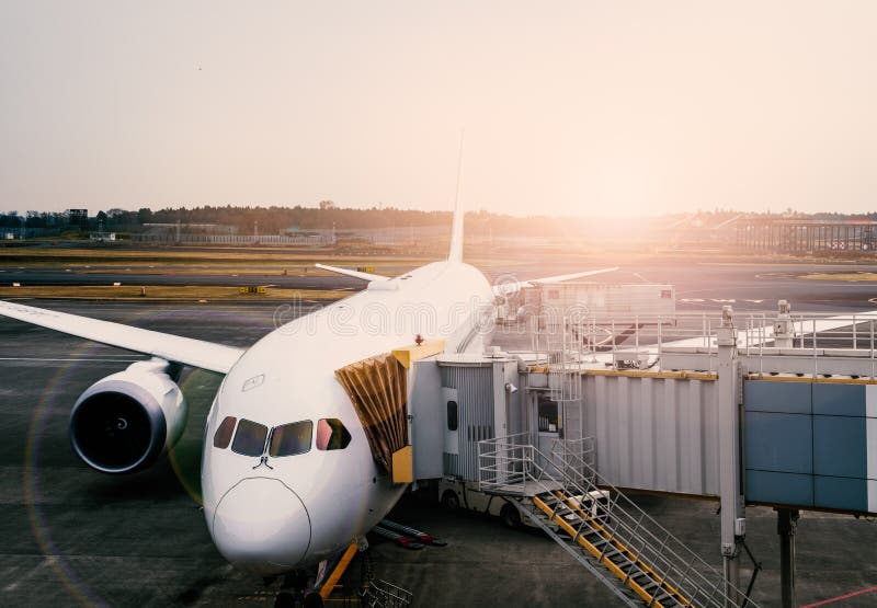 Pre-flight, bijtankende en Ladende ladingsdienst van vliegtuig stock afbeelding Pre-flight, bijtankende en Ladende ladingsdienst van vliegtuig stock afbeelding