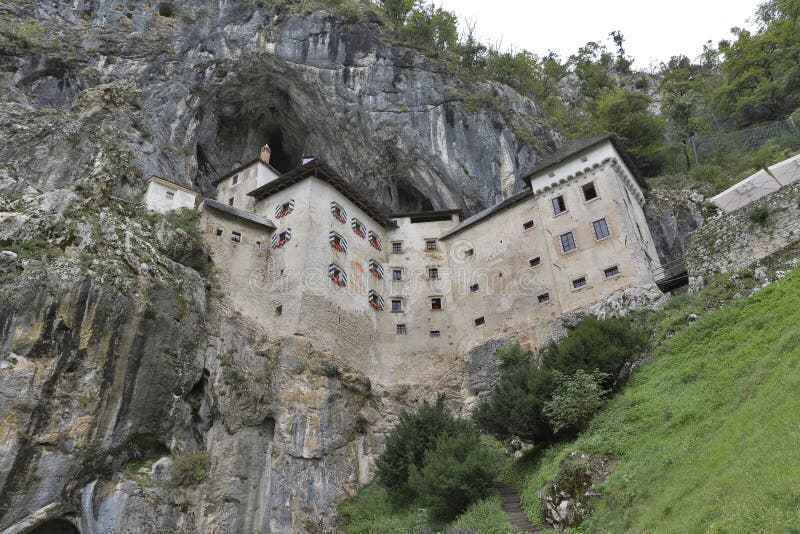 Predjama Castle στη σπηλιά Postojna, Σλοβενία στοκ εικόνες Predjama Castle στη σπηλιά Postojna, Σλοβενία στοκ εικόνες