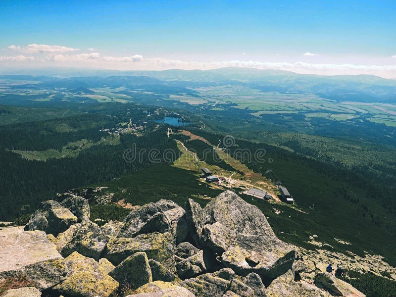 Predné Solisko je jedným z najnižších a najjednoduchších kopcov vo Vysokých Tatrách. Poskytuje pekný výhľad, aj keď ide o vrchol