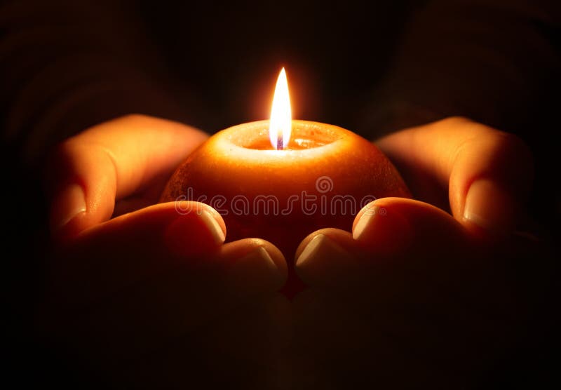 Preghiera - candela in mani