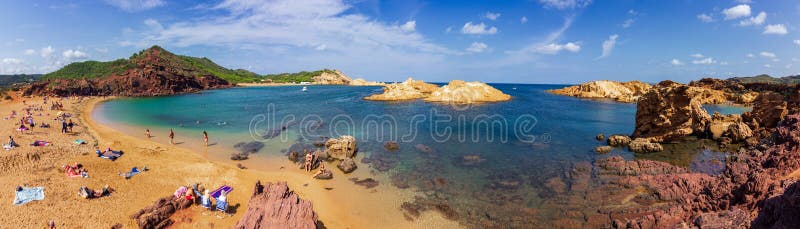 Pregonda-stranden i norr om menorca spain royaltyfri fotografi