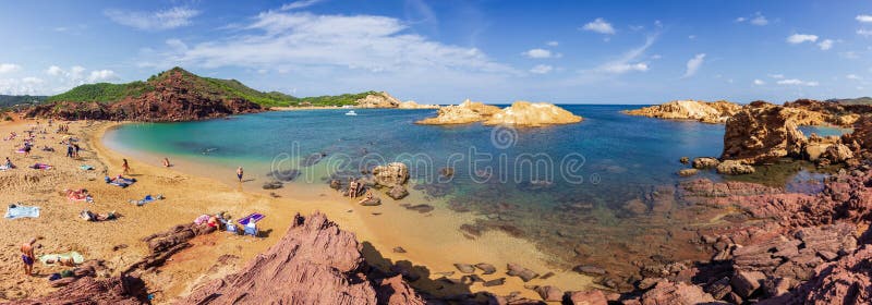 Pregonda-stranden i norr om menorca spain arkivbild