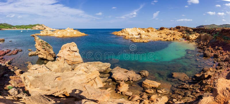 Pregonda-stranden i norr om menorca spain royaltyfri fotografi