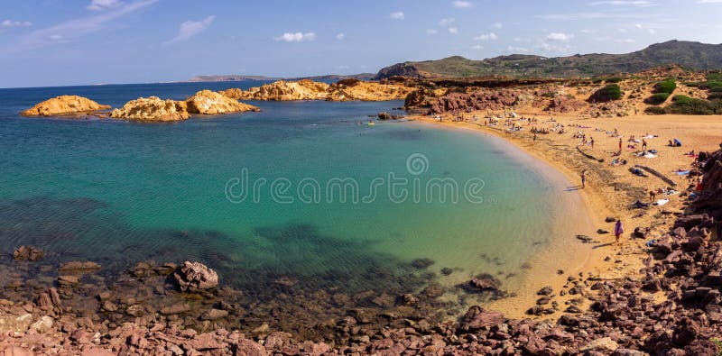 Pregonda-stranden i norr om menorca spain royaltyfri fotografi