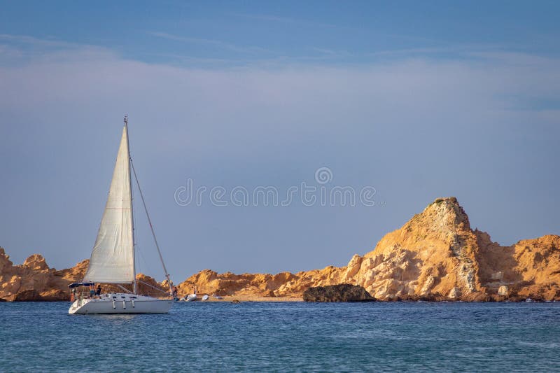 Pregonda-stranden i norr om menorca spain fotografering för bildbyråer
