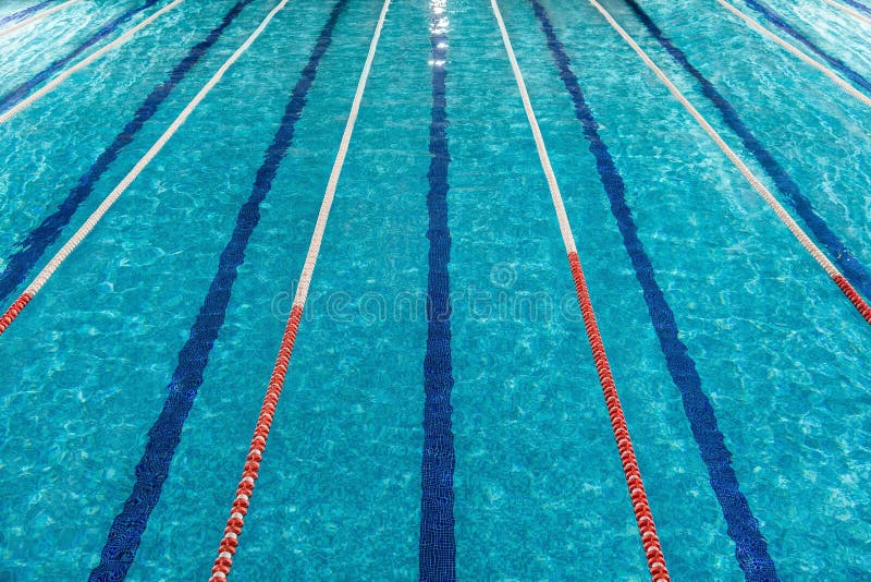 Première vue de piscine photographie stock Première vue de piscine photographie stock