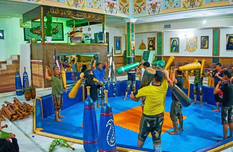 Allenamento nella Casa della Forza, Kerman, Iran immagini stock libere da diritti