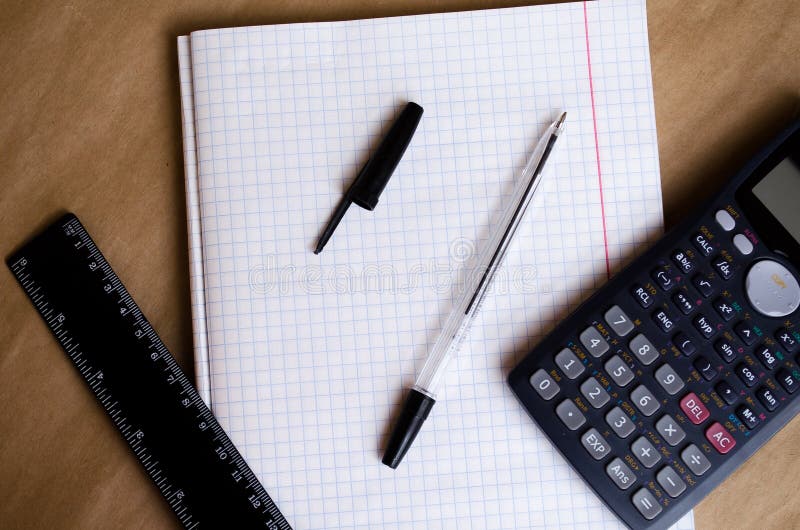 Preparazione bianca del luogo di lavoro della lista per lavoro Preparazione del posto di lavoro Ufficio per i testi di registrazi fotografia stock libera da diritti Preparazione bianca del luogo di lavoro della lista per lavoro Preparazione del posto di lavoro Ufficio per i testi di registrazi fotografia stock libera da diritti