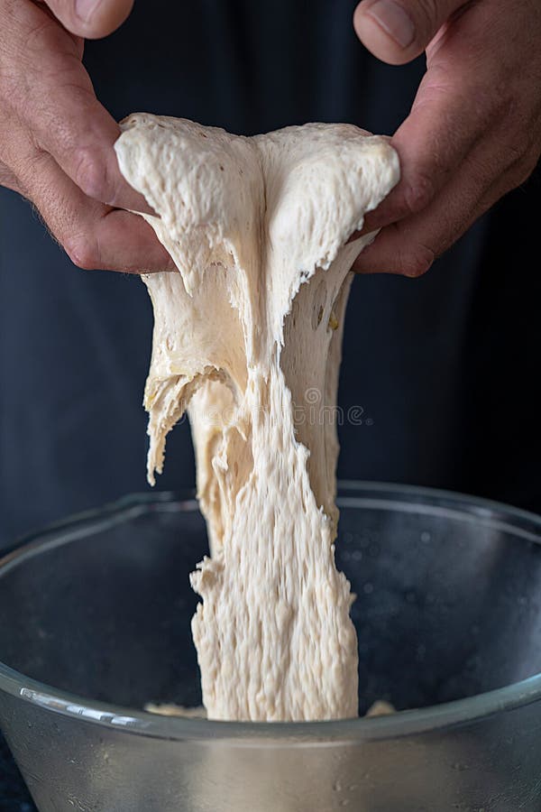 Preparazione dell'impasto per una focaccia fotografia stock Preparazione dell'impasto per una focaccia fotografia stock