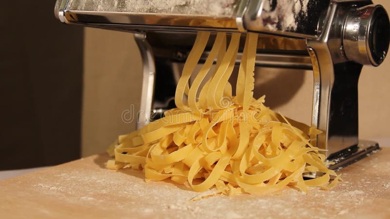 Preparação da pasta tradicional em circunstâncias domésticas