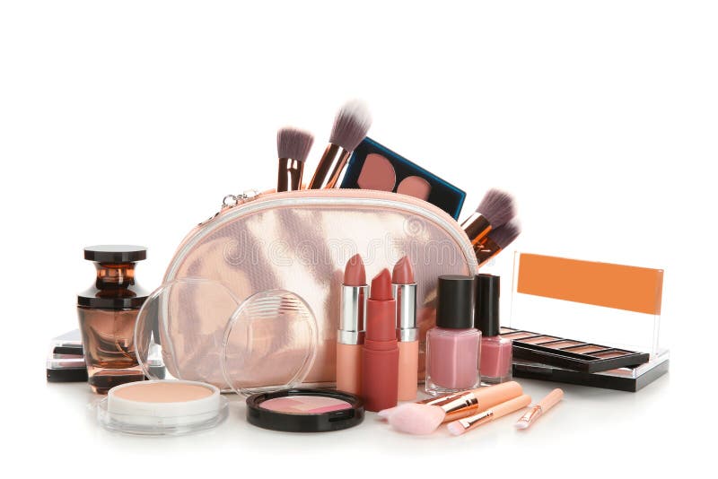 Prepare o saco e o grupo de cosméticos decorativos no fundo branco fotografia de stock Prepare o saco e o grupo de cosméticos decorativos no fundo branco fotografia de stock