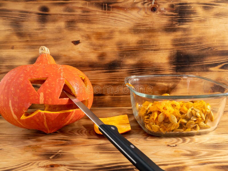 prepare-pumpkin-for-halloween-carve-out-the-pumpkin-s-face-stock-image