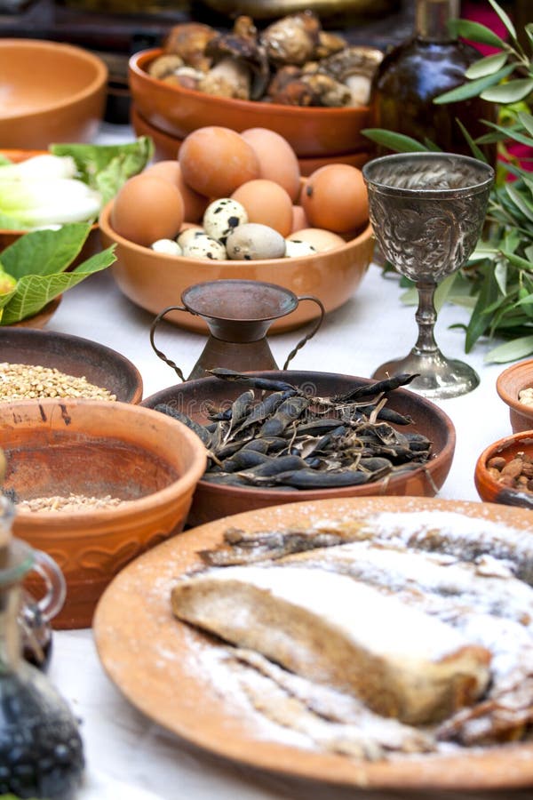 Preparación antiguo romano comida huevos,, frijoles.