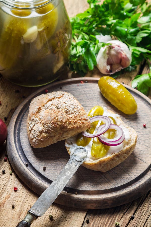 Preparing a sandwich with pickled cucumber and lard