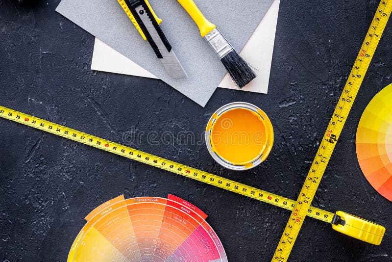 Preraring für Hauptreparatur Werkzeuge auf Draufsicht des hinteren Steinschreibtischhintergrundes stockfoto Preraring für Hauptreparatur Werkzeuge auf Draufsicht des hinteren Steinschreibtischhintergrundes stockfoto