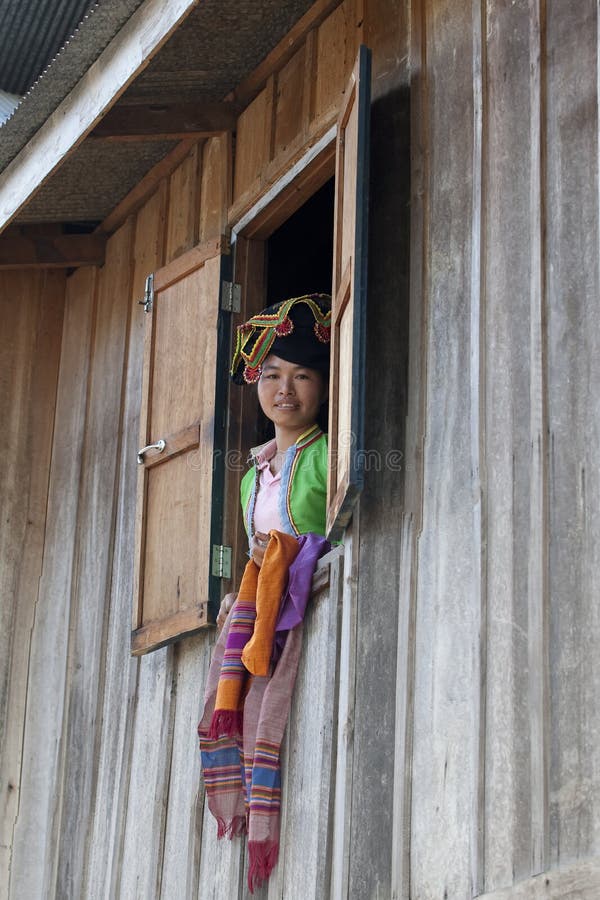 Presa tailandesa de las mujeres asiáticas del retrato, Laos imagen de archivo libre de regalías Presa tailandesa de las mujeres asiáticas del retrato, Laos imagen de archivo libre de regalías