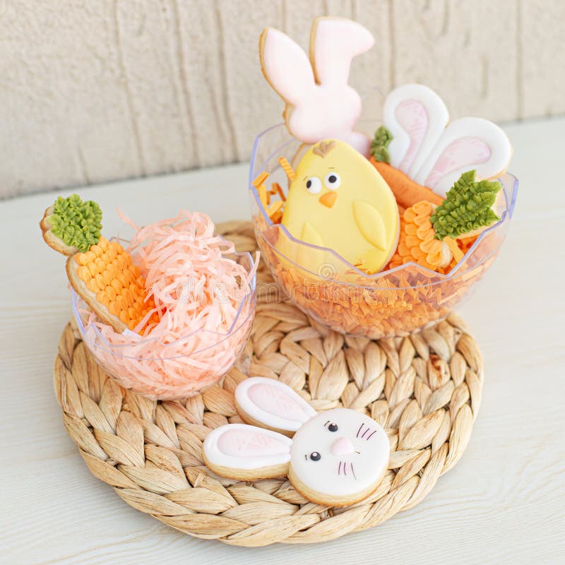 Presente de biscoitos de Páscoa feito em casa criativa imagens de stock royalty free