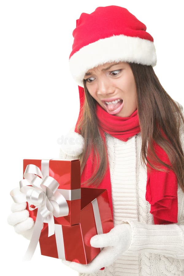 Presente infeliz de la apertura de la mujer del regalo de la Navidad imagen de archivo libre de regalías Presente infeliz de la apertura de la mujer del regalo de la Navidad imagen de archivo libre de regalías