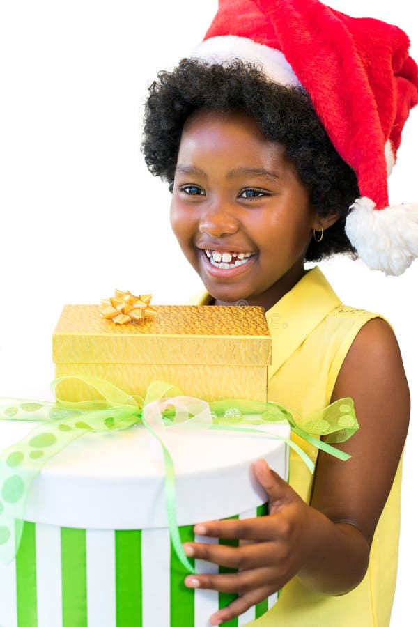 Presentes africanos felices de la tenencia de la muchacha foto de archivo libre de regalías Presentes africanos felices de la tenencia de la muchacha foto de archivo libre de regalías
