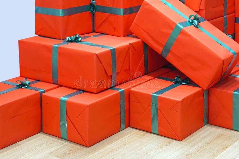 Presentes vermelhos fotografia de stock Presentes vermelhos fotografia de stock