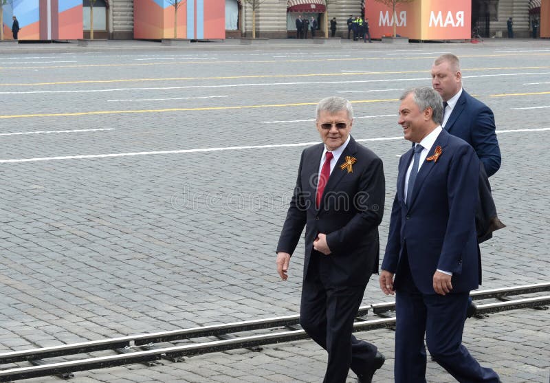 Presidente de la Duma Estatal de la asamblea federal de la Federación Rusa Vyacheslav Volodin y del querellante General Yuri Chai fotografía de archivo libre de regalías Presidente de la Duma Estatal de la asamblea federal de la Federación Rusa Vyacheslav Volodin y del querellante General Yuri Chai fotografía de archivo libre de regalías