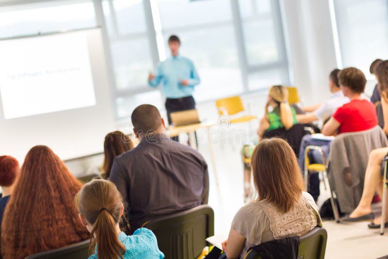 Ponente en una convención empresarial y presentación fotografía de archivo libre de regalías