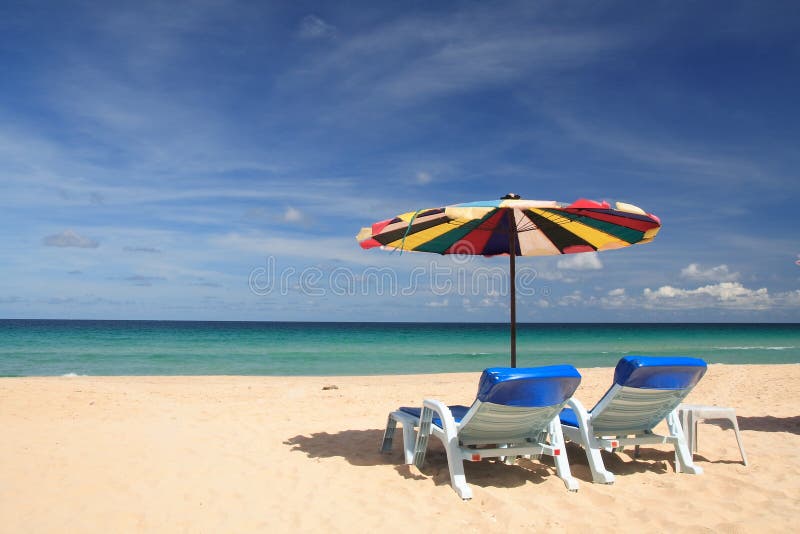 Presidenza gemellare sulla spiaggia immagine stock Presidenza gemellare sulla spiaggia immagine stock