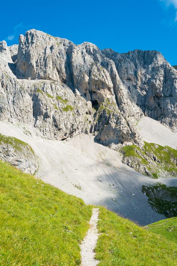 Presolana obraz stock. Obraz złożonej z pasmo, szczyt 44334735