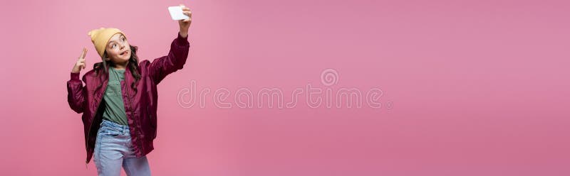 Preteen fille en tenue design prise photos libres de droits
