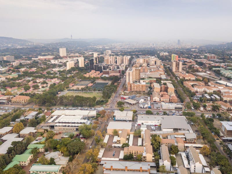 Pretoria Skyline mit Wohngebiet im ersten Plan, Südafrika lizenzfreie stockfotos Pretoria Skyline mit Wohngebiet im ersten Plan, Südafrika lizenzfreie stockfotos