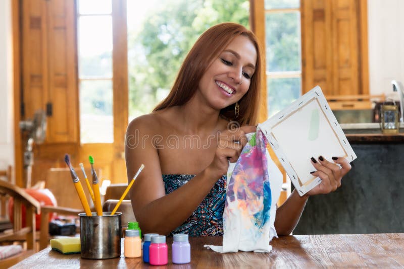 Pretty female artist painting at studio royalty free stock image Pretty female artist painting at studio royalty free stock image