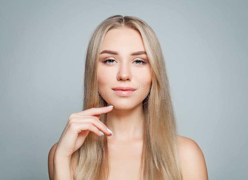 Blonde woman with blonde hair in a trendy outfit - wide 8