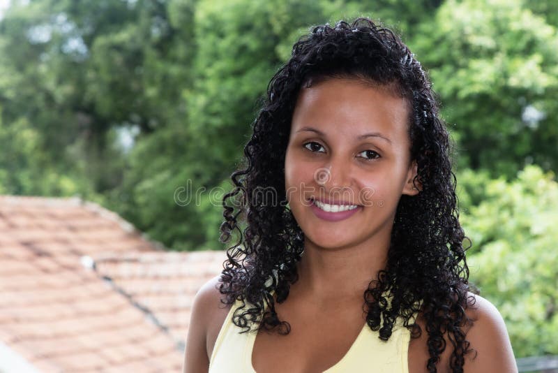 https://thumbs.dreamstime.com/b/pretty-latin-american-woman-black-hair-looking-camera-pretty-latin-american-woman-looking-camera-117114238.jpg