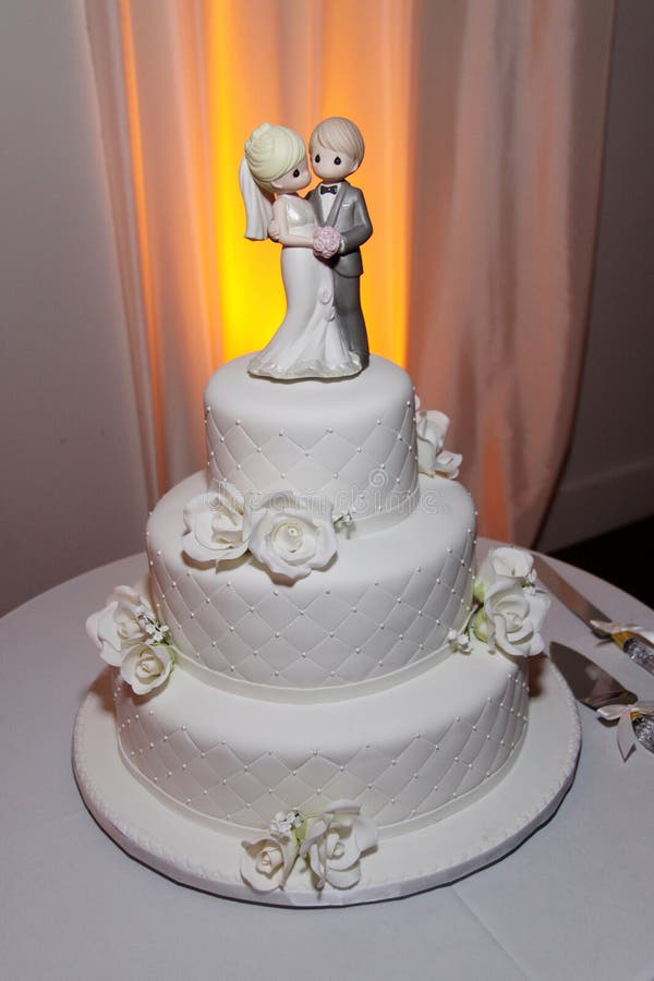 Pretty Wedding Cake- Classy