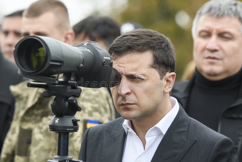 Prezydent Ukrainy Wołodymyr Zelenski we wsi Stare, Ukraina, 30 września 2019 r. obrazy stock Prezydent Ukrainy Wołodymyr Zelenski we wsi Stare, Ukraina, 30 września 2019 r. obrazy stock