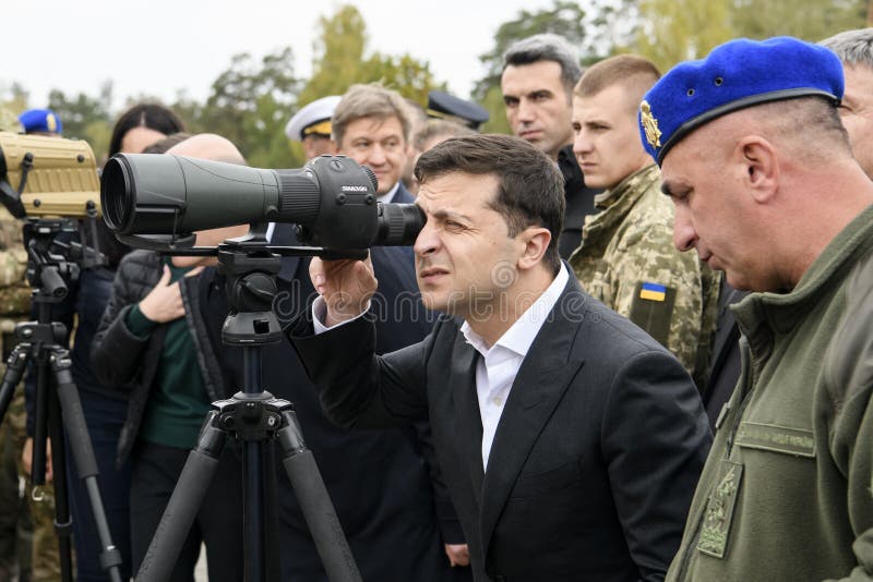Prezydent Ukrainy Wołodymyr Zelenski we wsi Stare, Ukraina, 30 września 2019 r. obrazy stock Prezydent Ukrainy Wołodymyr Zelenski we wsi Stare, Ukraina, 30 września 2019 r. obrazy stock