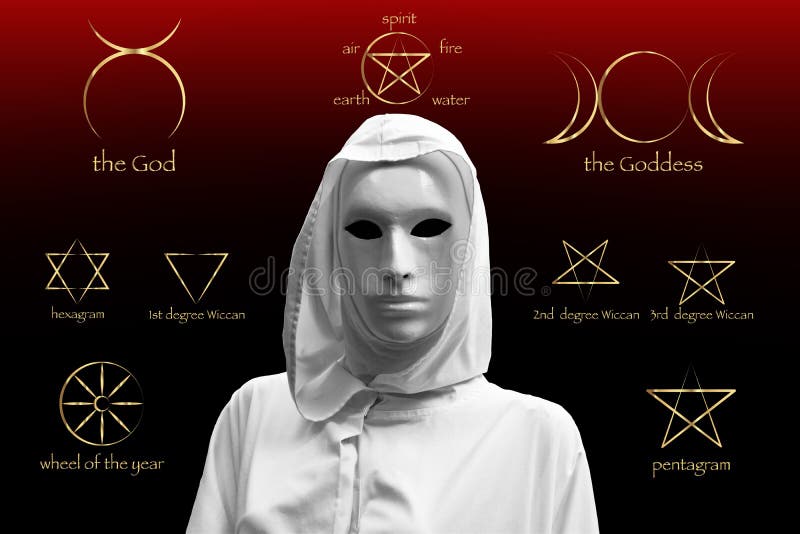 Priestess av röd magi, trollkarlar med den ockulta frimurar- logen för magisk maskering Guld- uppsättning av häxarunor, wiccan sp arkivfoto Priestess av röd magi, trollkarlar med den ockulta frimurar- logen för magisk maskering Guld- uppsättning av häxarunor, wiccan sp arkivfoto