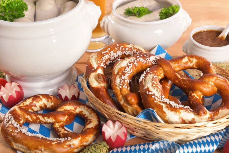 Prima colazione bavarese della salsiccia del vitello fotografia stock libera da diritti Prima colazione bavarese della salsiccia del vitello fotografia stock libera da diritti