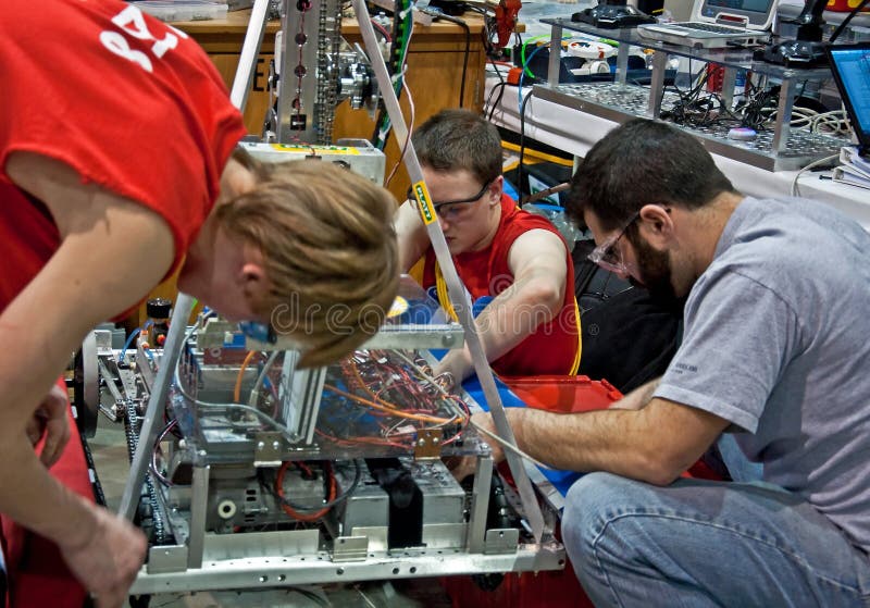 PRIMA concorrenza teenager di tecnologia e di scienza PRIMA concorrenza teenager di tecnologia e di scienza