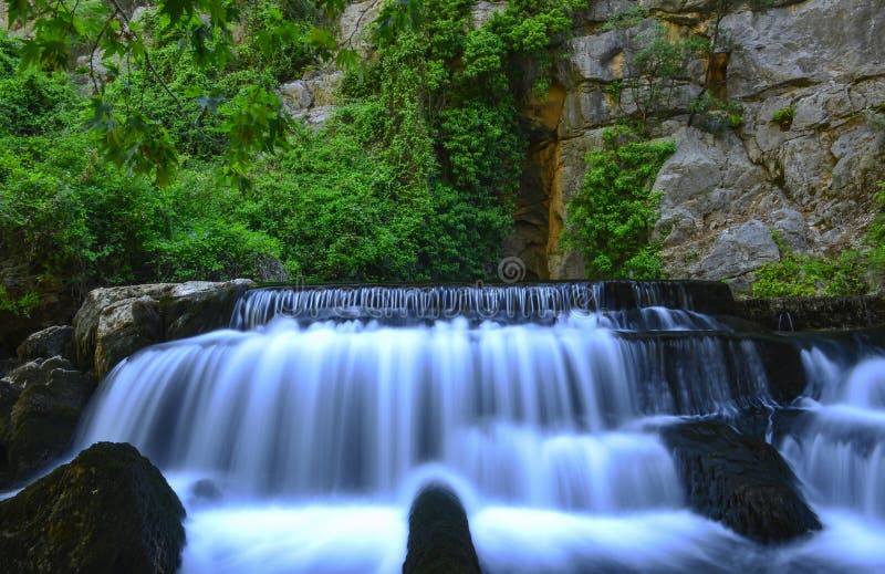 Prima fonte naturale di acqua immagini stock Prima fonte naturale di acqua immagini stock