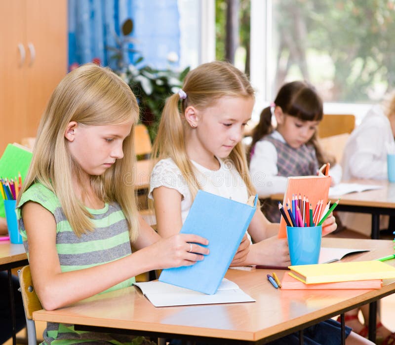 Primary school children in the classroom reading books royalty free stock photography